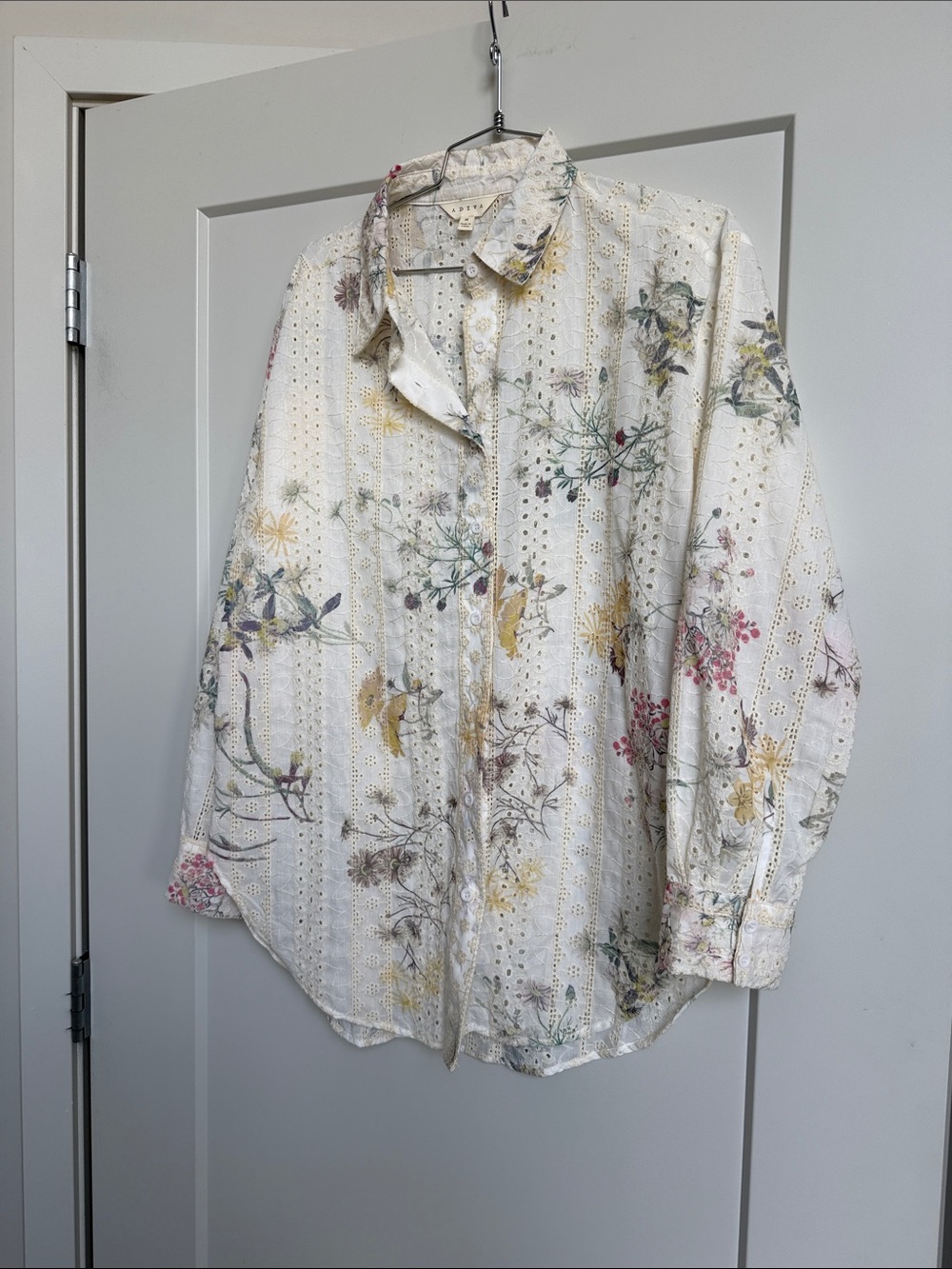 Women's White Floral Eyelet Button-Up Blouse